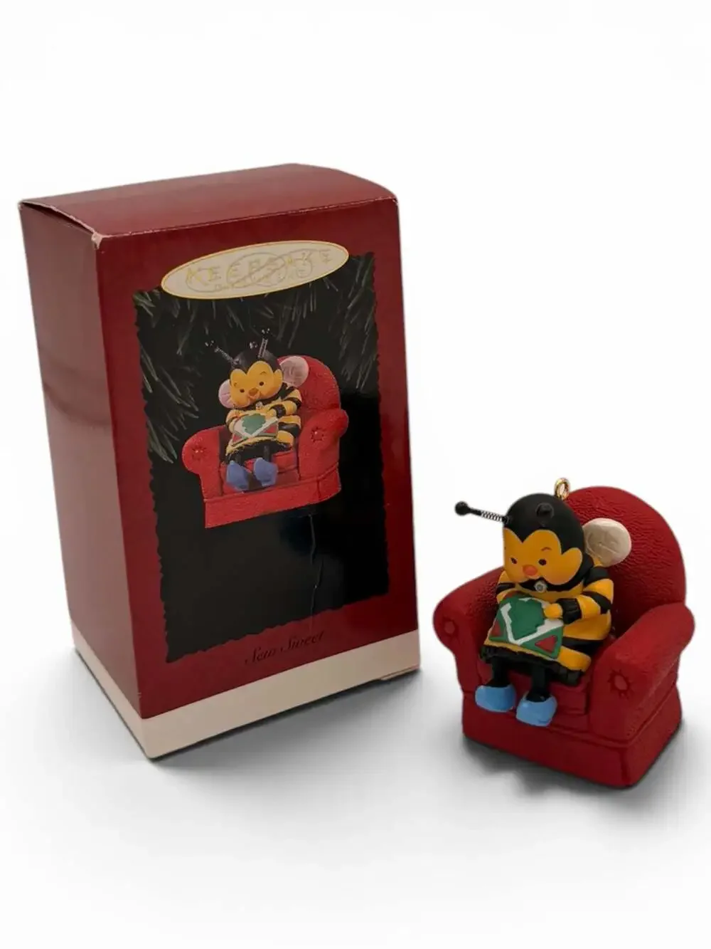 1996 Hallmark Keepsake Ornament 'Sew Sweet' Quilting Bee